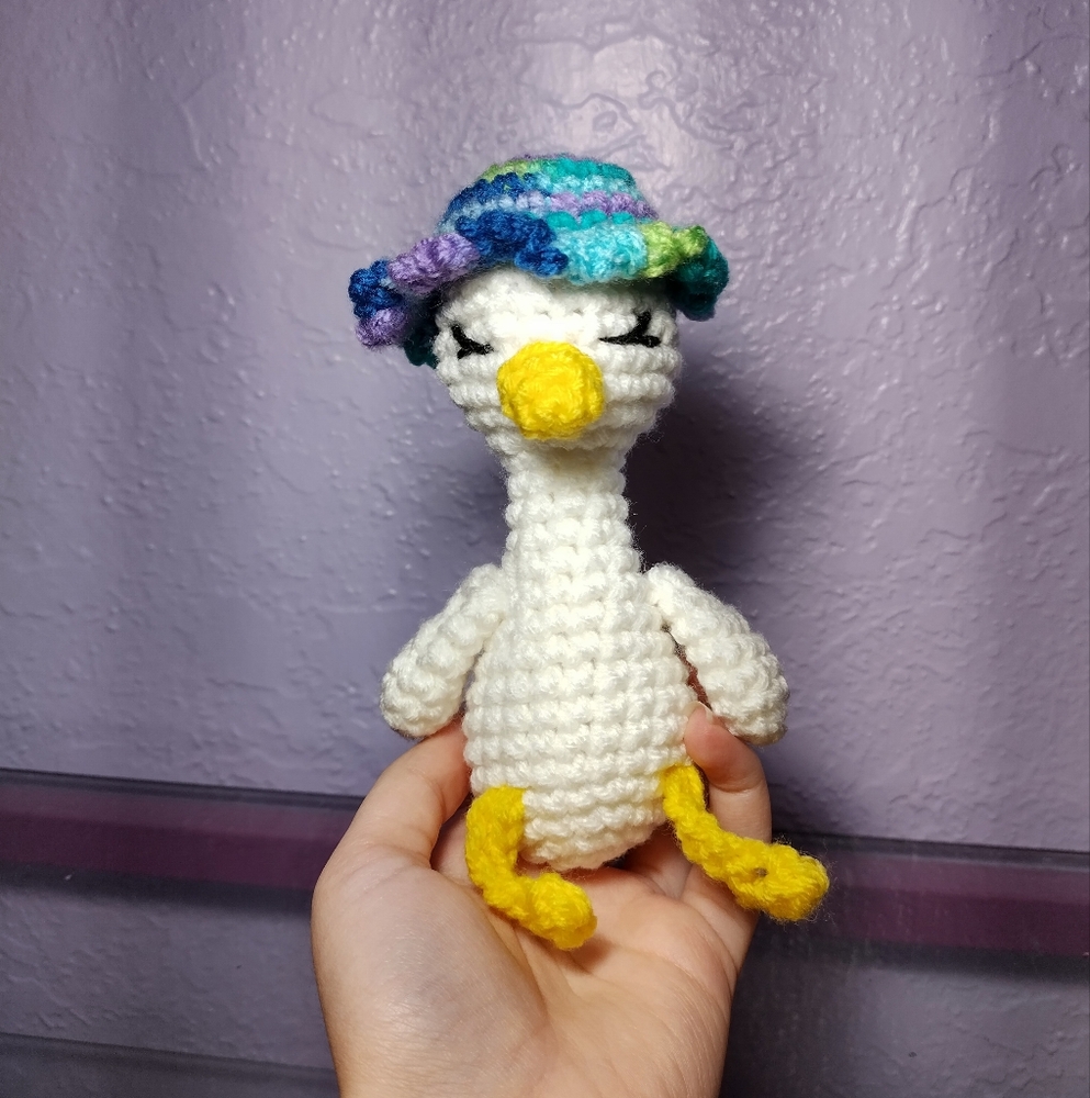 Crochet goose with hat